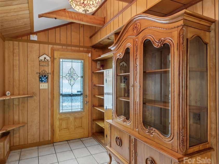 90 Bee Ridge, Burnsville, NC 28714.  MLS# CAR4251828, YatesRealty ID 9300. 