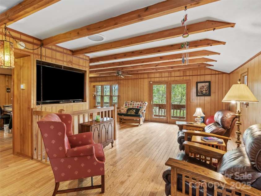 90 Bee Ridge, Burnsville, NC 28714.  MLS# CAR4251828, YatesRealty ID 9300. 