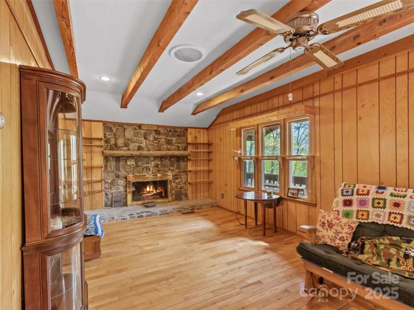 90 Bee Ridge, Burnsville, NC 28714.  MLS# CAR4251828, YatesRealty ID 9300. 