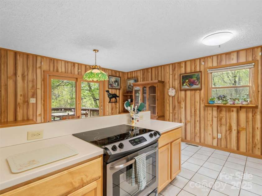 90 Bee Ridge, Burnsville, NC 28714.  MLS# CAR4251828, YatesRealty ID 9300. 