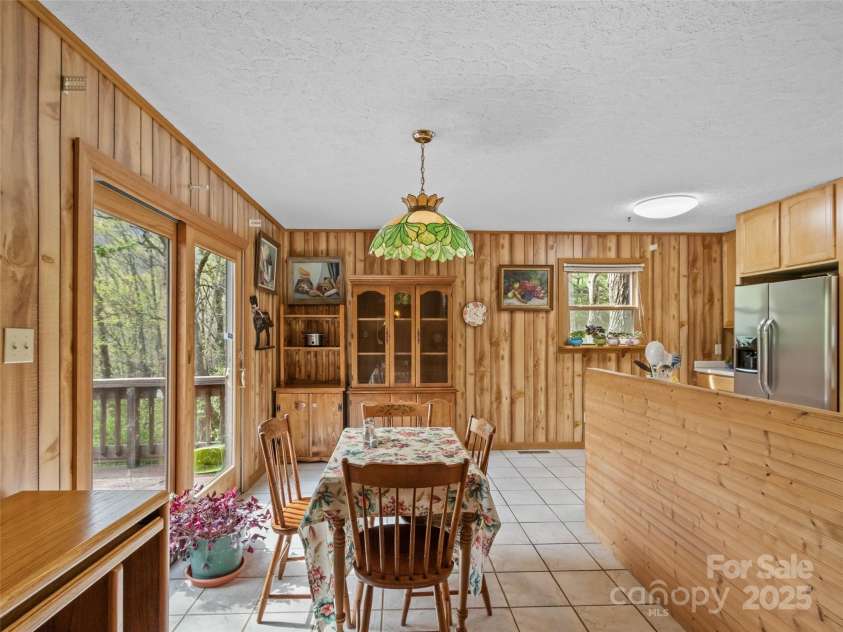 90 Bee Ridge, Burnsville, NC 28714.  MLS# CAR4251828, YatesRealty ID 9300. 