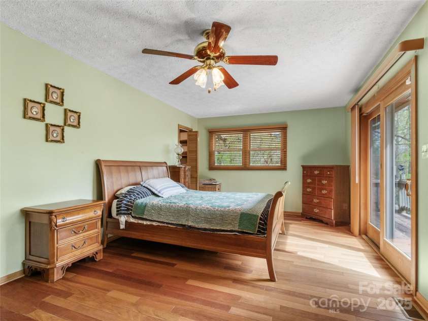 90 Bee Ridge, Burnsville, NC 28714.  MLS# CAR4251828, YatesRealty ID 9300. 