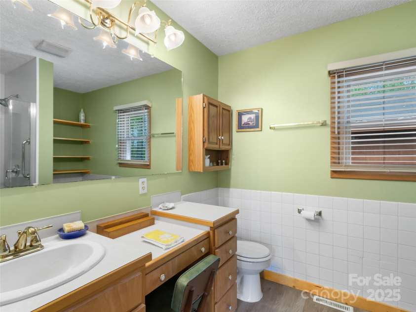 90 Bee Ridge, Burnsville, NC 28714.  MLS# CAR4251828, YatesRealty ID 9300. 