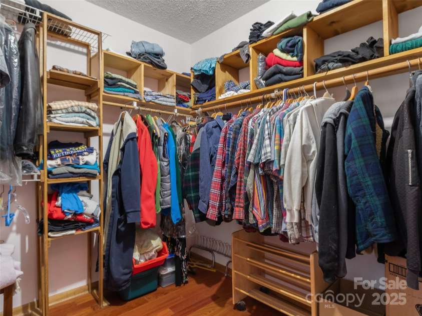 90 Bee Ridge, Burnsville, NC 28714.  MLS# CAR4251828, YatesRealty ID 9300. 