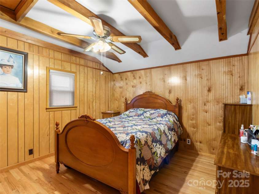 90 Bee Ridge, Burnsville, NC 28714.  MLS# CAR4251828, YatesRealty ID 9300. 