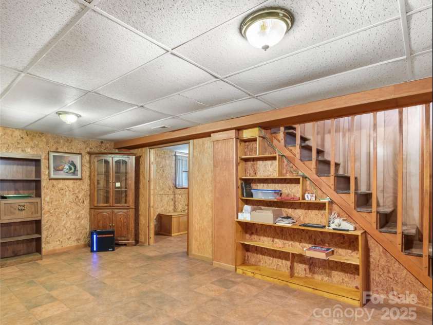 90 Bee Ridge, Burnsville, NC 28714.  MLS# CAR4251828, YatesRealty ID 9300. 