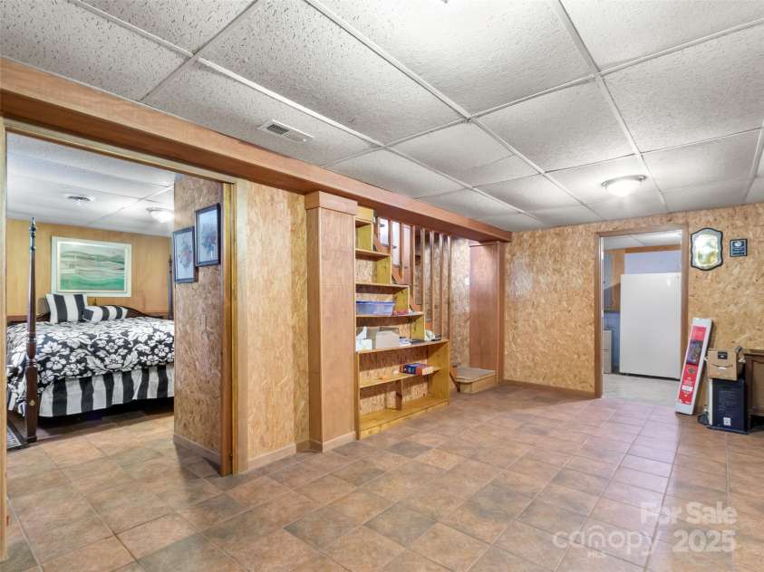 90 Bee Ridge, Burnsville, NC 28714.  MLS# CAR4251828, YatesRealty ID 9300. 