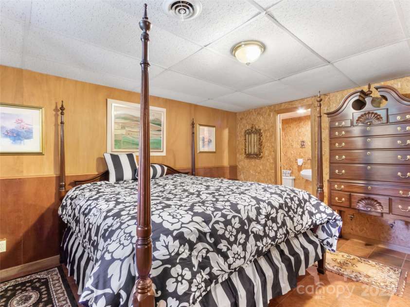 90 Bee Ridge, Burnsville, NC 28714.  MLS# CAR4251828, YatesRealty ID 9300. 