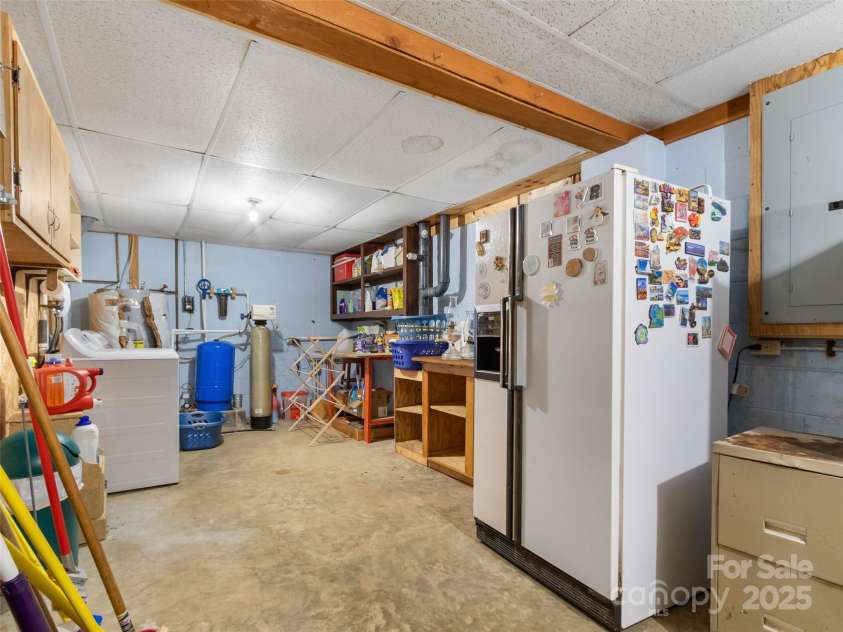 90 Bee Ridge, Burnsville, NC 28714.  MLS# CAR4251828, YatesRealty ID 9300. 