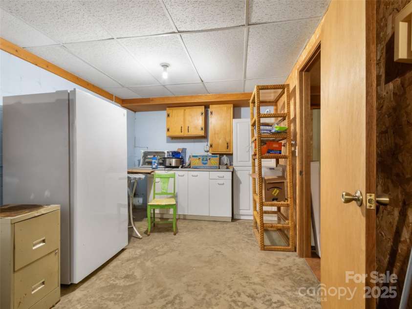 90 Bee Ridge, Burnsville, NC 28714.  MLS# CAR4251828, YatesRealty ID 9300. 