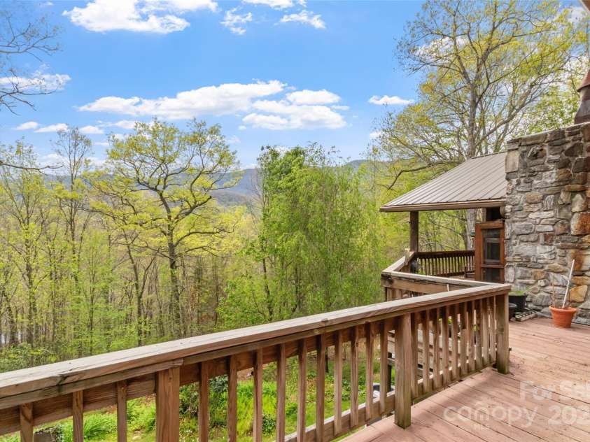90 Bee Ridge, Burnsville, NC 28714.  MLS# CAR4251828, YatesRealty ID 9300. 