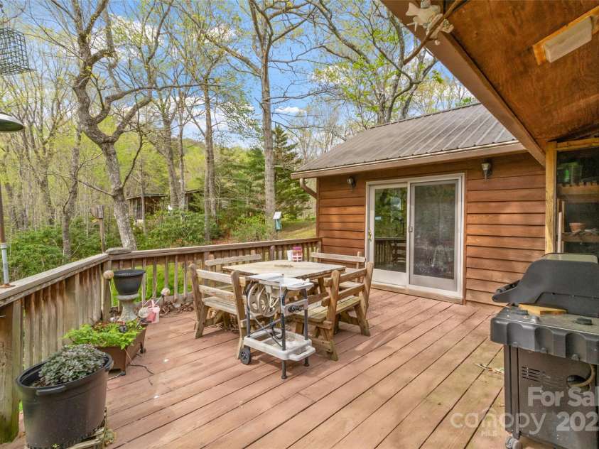 90 Bee Ridge, Burnsville, NC 28714.  MLS# CAR4251828, YatesRealty ID 9300. 