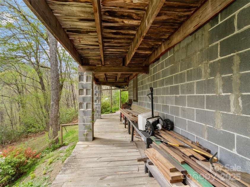 90 Bee Ridge, Burnsville, NC 28714.  MLS# CAR4251828, YatesRealty ID 9300. 