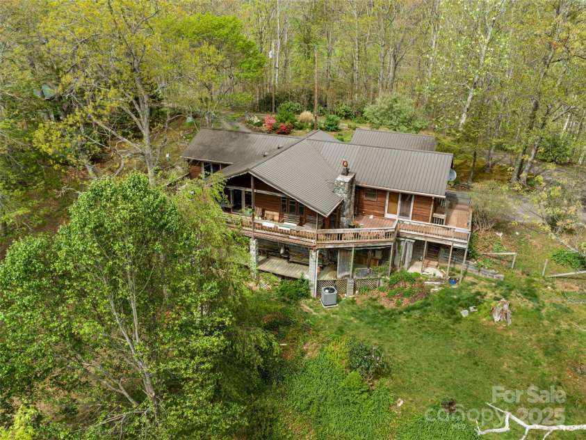 90 Bee Ridge, Burnsville, NC 28714.  MLS# CAR4251828, YatesRealty ID 9300. 
