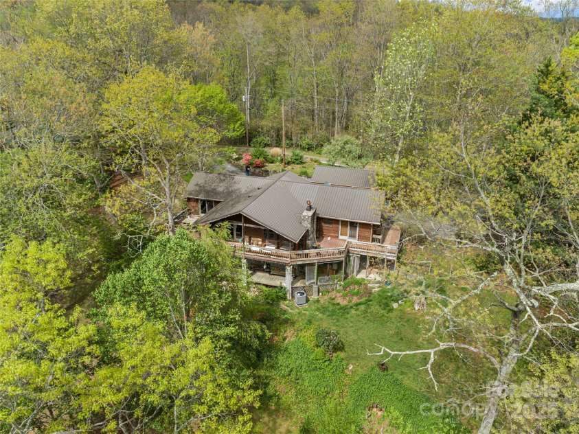 90 Bee Ridge, Burnsville, NC 28714.  MLS# CAR4251828, YatesRealty ID 9300. 