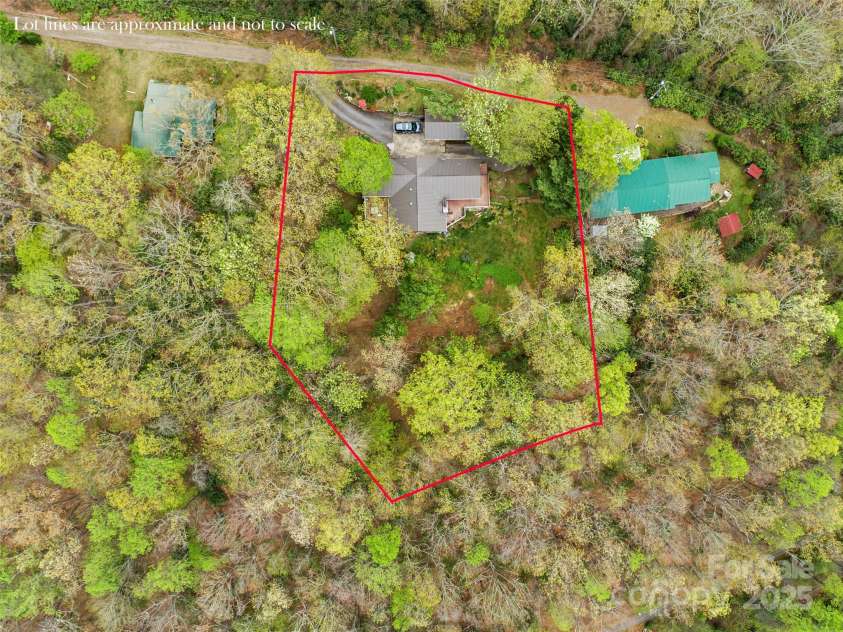 90 Bee Ridge, Burnsville, NC 28714.  MLS# CAR4251828, YatesRealty ID 9300. 