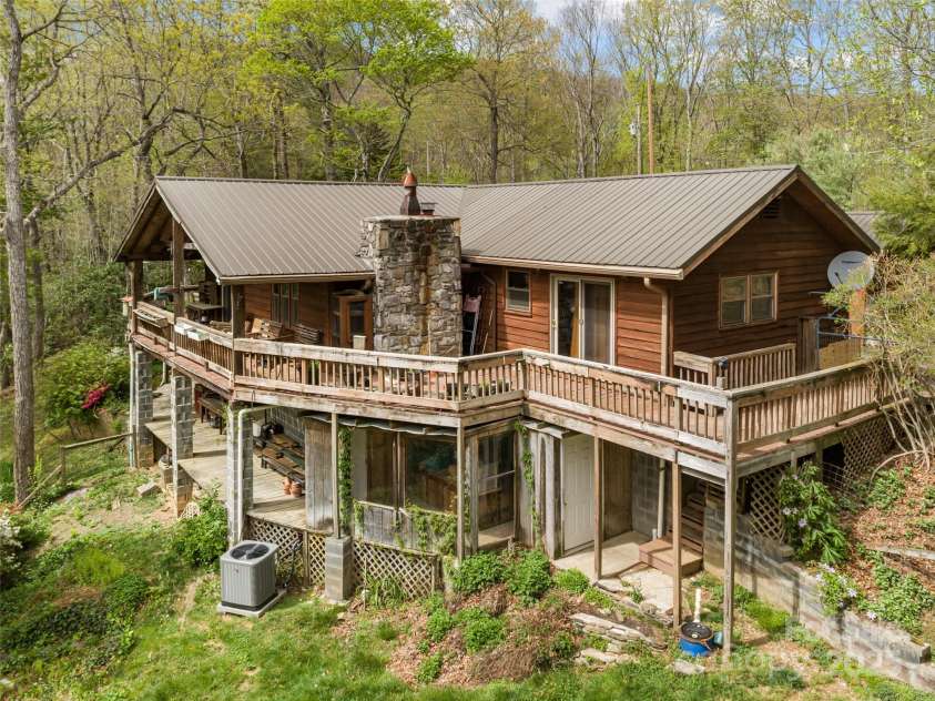 90 Bee Ridge, Burnsville, NC 28714.  MLS# CAR4251828, YatesRealty ID 9300. 