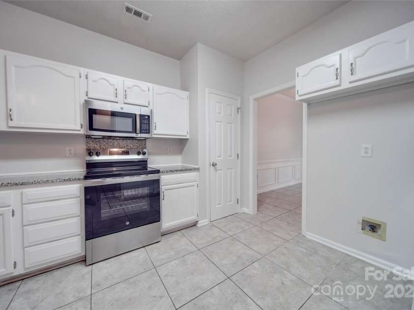 6232 Hickory Cove Lane, Charlotte, NC 28269.  MLS# CAR4151854, YatesRealty ID 9301. 