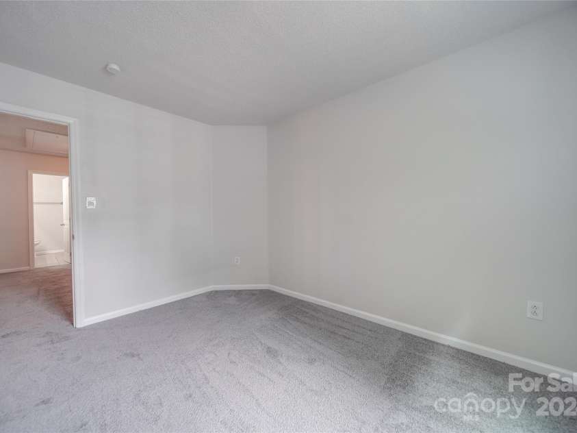 6232 Hickory Cove Lane, Charlotte, NC 28269.  MLS# CAR4151854, YatesRealty ID 9301. 