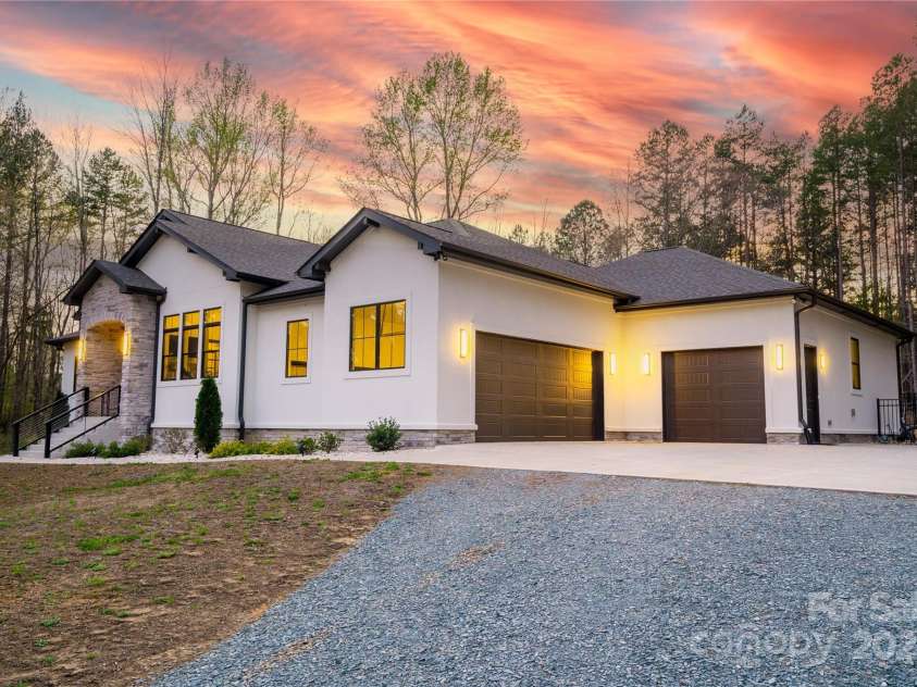1208 Union Road, Matthews, NC 28104.  MLS# CAR4238047, YatesRealty ID 9302. 