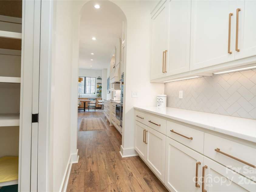 1208 Union Road, Matthews, NC 28104.  MLS# CAR4238047, YatesRealty ID 9302. 