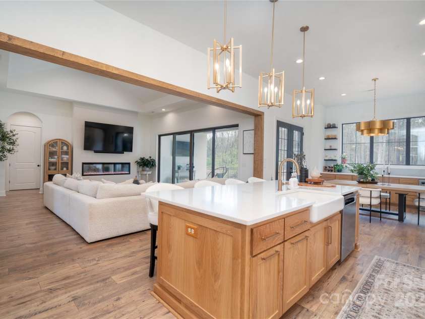 1208 Union Road, Matthews, NC 28104.  MLS# CAR4238047, YatesRealty ID 9302. 