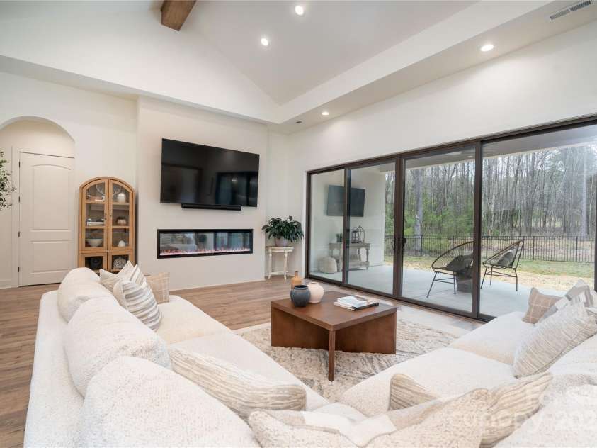 1208 Union Road, Matthews, NC 28104.  MLS# CAR4238047, YatesRealty ID 9302. 