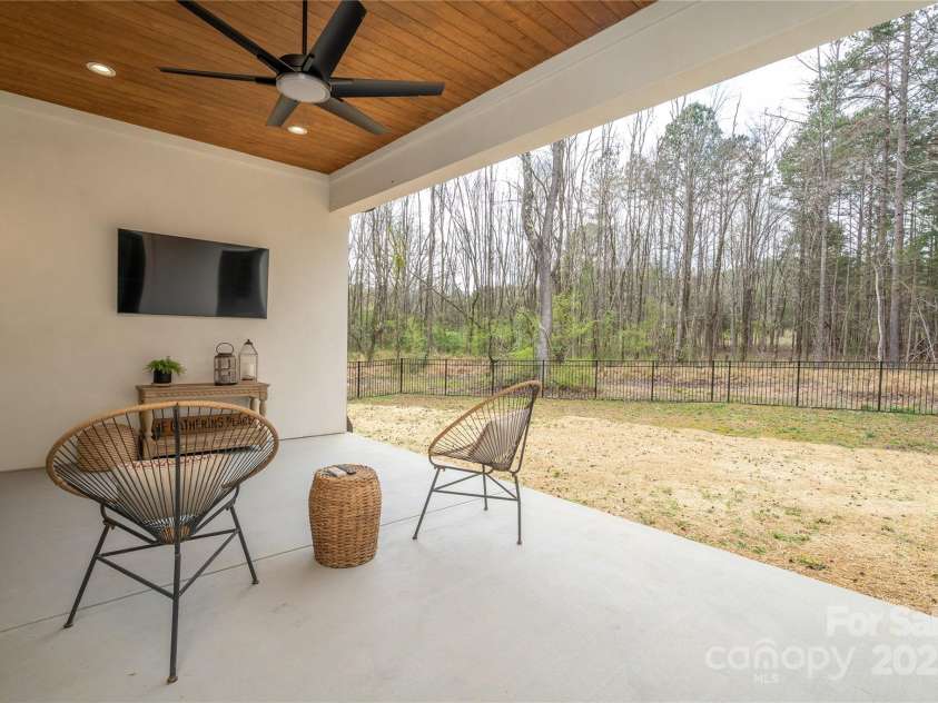 1208 Union Road, Matthews, NC 28104.  MLS# CAR4238047, YatesRealty ID 9302. 