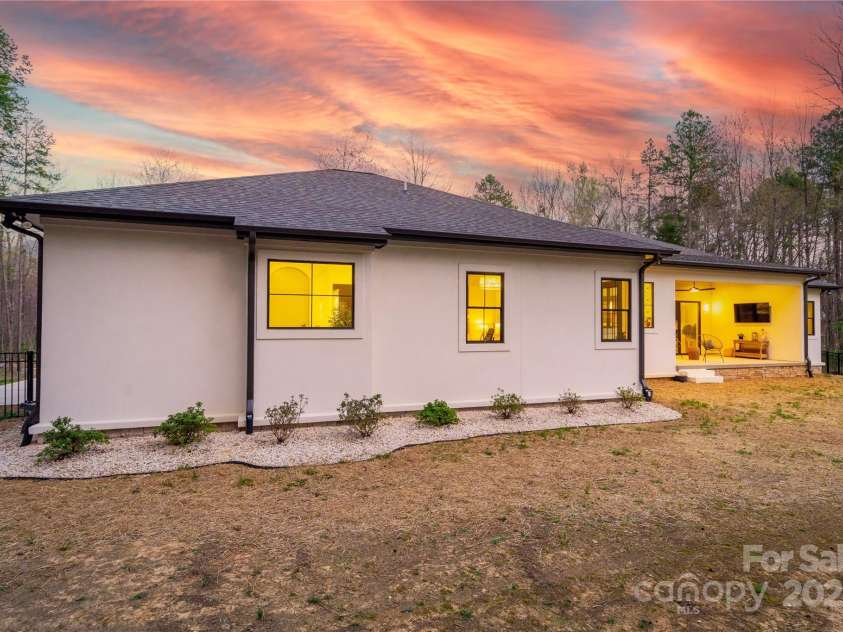 1208 Union Road, Matthews, NC 28104.  MLS# CAR4238047, YatesRealty ID 9302. 