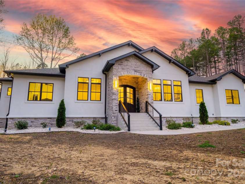 1208 Union Road, Matthews, NC 28104.  MLS# CAR4238047, YatesRealty ID 9302. 