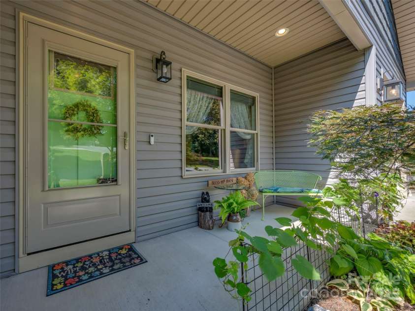 43 Middle Street, Hendersonville, NC 28792.  MLS# CAR4319645, YatesRealty ID 9303. 