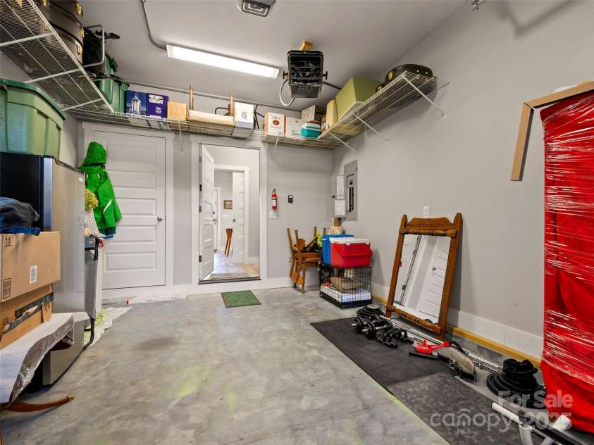 43 Middle Street, Hendersonville, NC 28792.  MLS# CAR4319645, YatesRealty ID 9303. 