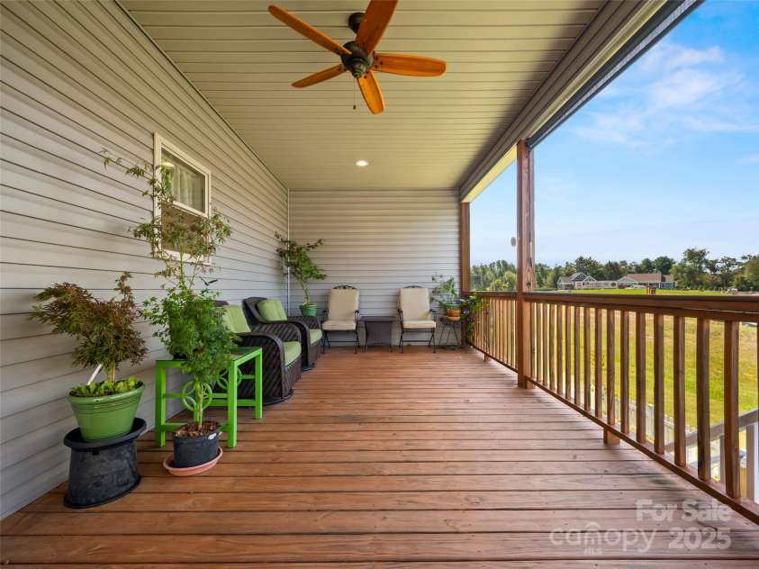 43 Middle Street, Hendersonville, NC 28792.  MLS# CAR4319645, YatesRealty ID 9303. 
