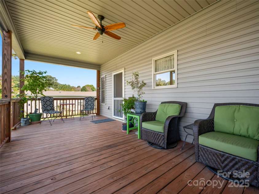 43 Middle Street, Hendersonville, NC 28792.  MLS# CAR4319645, YatesRealty ID 9303. 