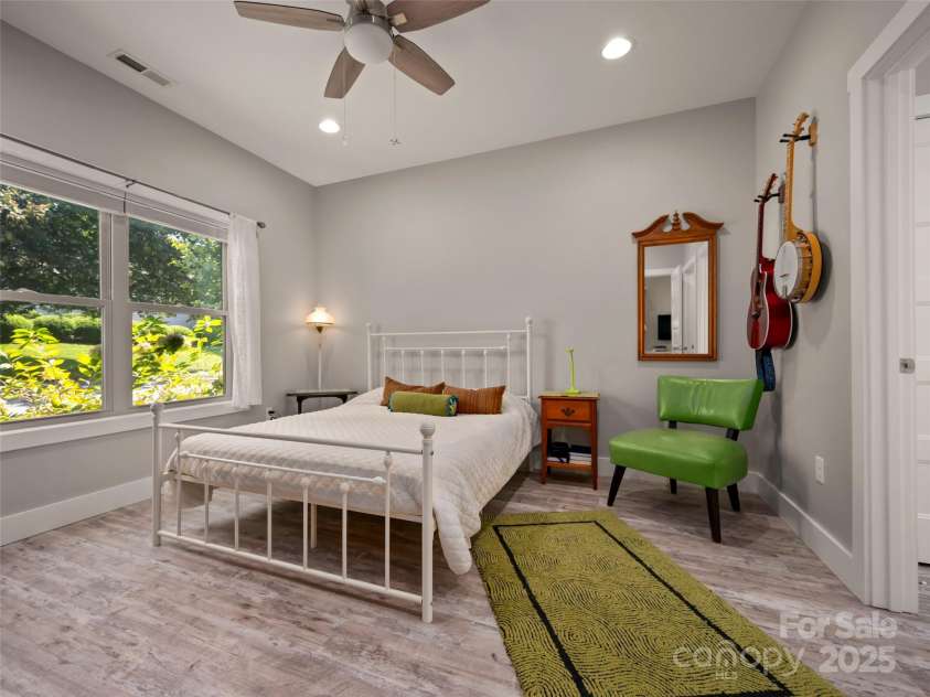43 Middle Street, Hendersonville, NC 28792.  MLS# CAR4319645, YatesRealty ID 9303. 