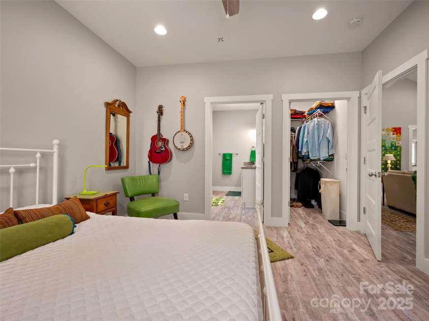 43 Middle Street, Hendersonville, NC 28792.  MLS# CAR4319645, YatesRealty ID 9303. 