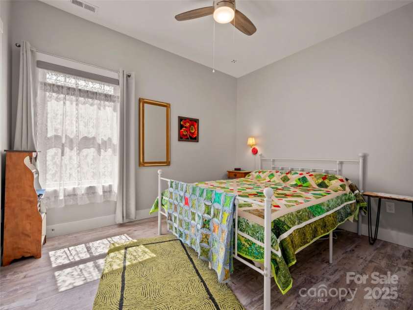 43 Middle Street, Hendersonville, NC 28792.  MLS# CAR4319645, YatesRealty ID 9303. 