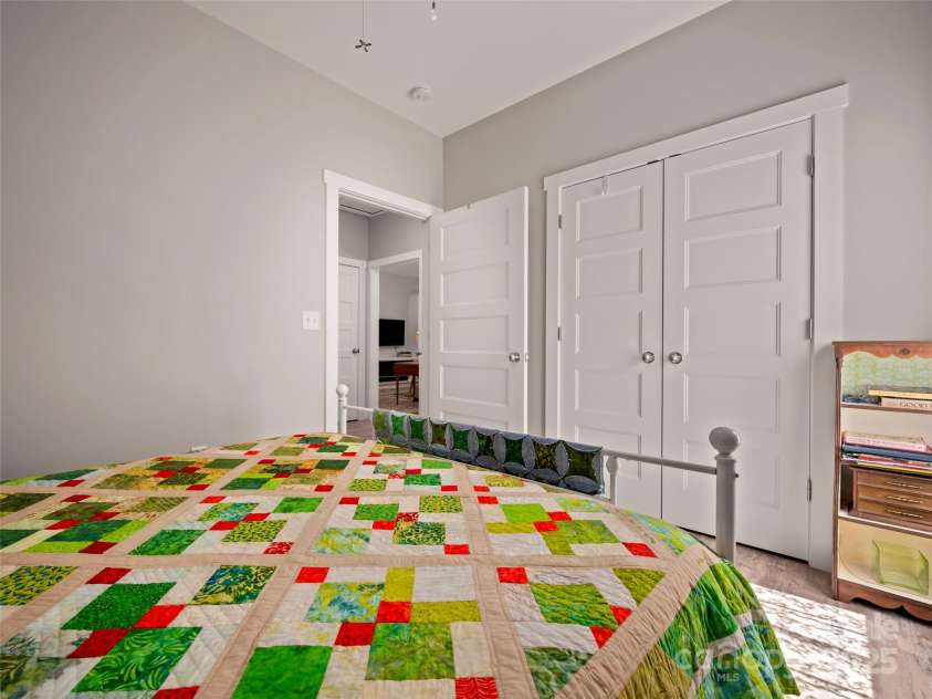 43 Middle Street, Hendersonville, NC 28792.  MLS# CAR4319645, YatesRealty ID 9303. 