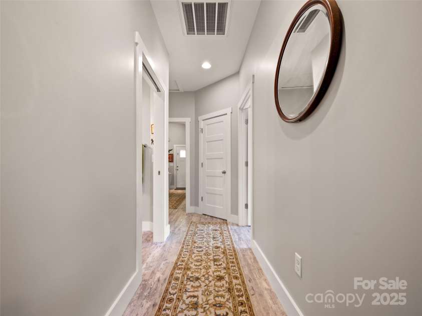 43 Middle Street, Hendersonville, NC 28792.  MLS# CAR4319645, YatesRealty ID 9303. 