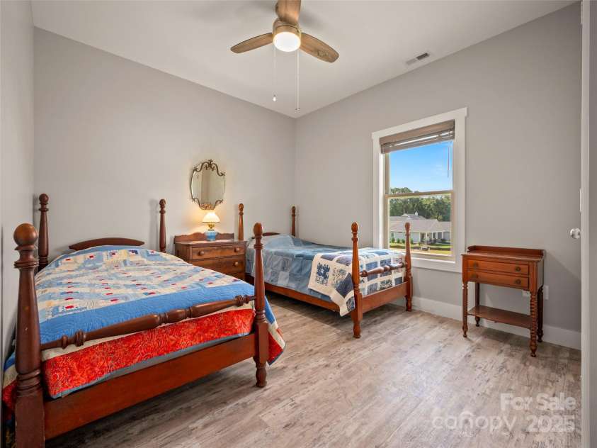 43 Middle Street, Hendersonville, NC 28792.  MLS# CAR4319645, YatesRealty ID 9303. 