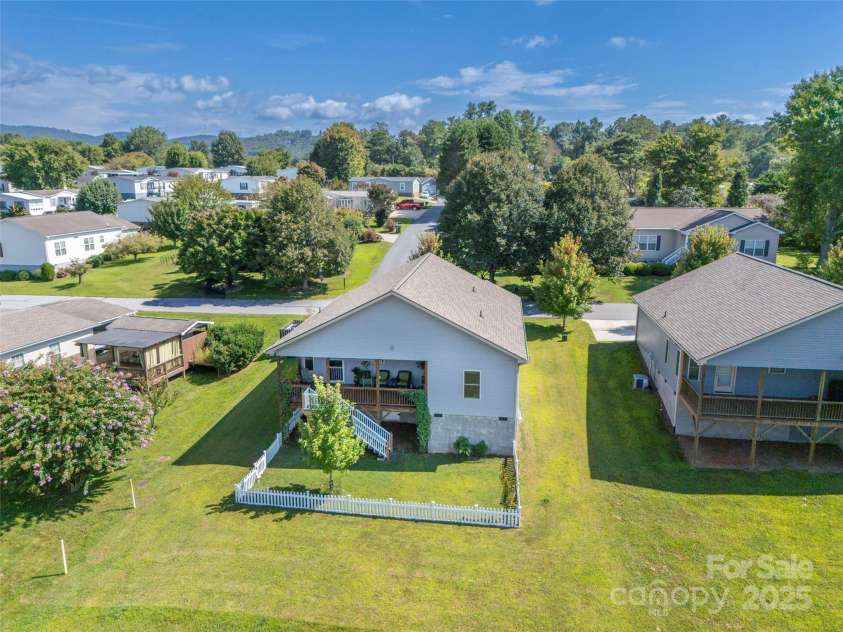 43 Middle Street, Hendersonville, NC 28792.  MLS# CAR4319645, YatesRealty ID 9303. 