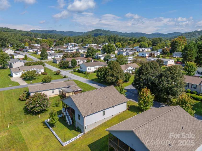 43 Middle Street, Hendersonville, NC 28792.  MLS# CAR4319645, YatesRealty ID 9303. 