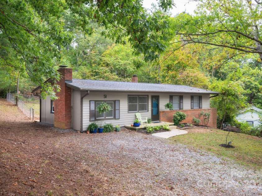 51 Campground Road, Asheville, NC 28805.  MLS# CAR4274929, YatesRealty ID 9303. Great East Asheville ranch home located in Haw Creek