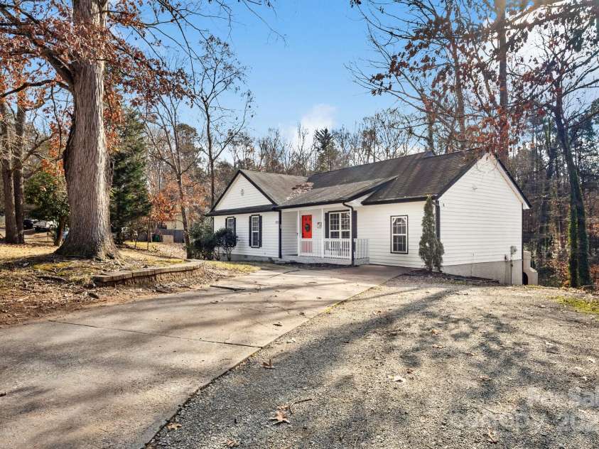 1919 Crooked Creek Drive, Charlotte, NC 28214.  MLS# CAR4210134, YatesRealty ID 9305. 