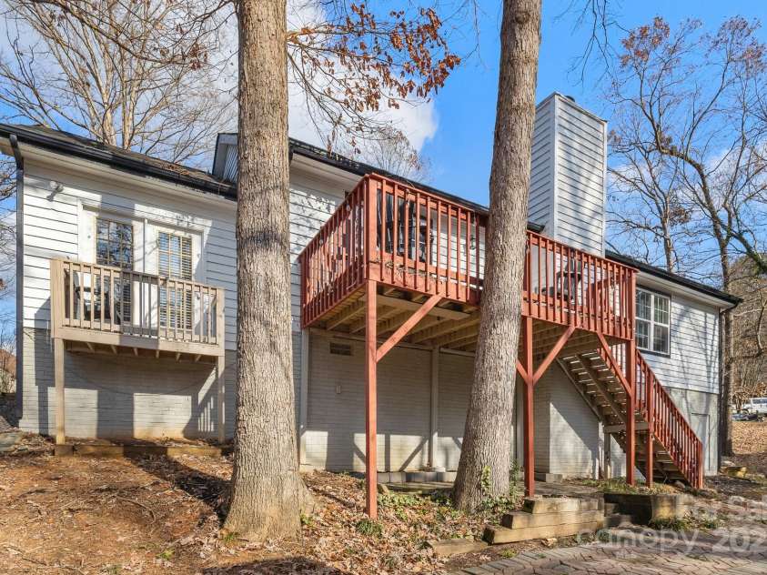 1919 Crooked Creek Drive, Charlotte, NC 28214.  MLS# CAR4210134, YatesRealty ID 9305. 