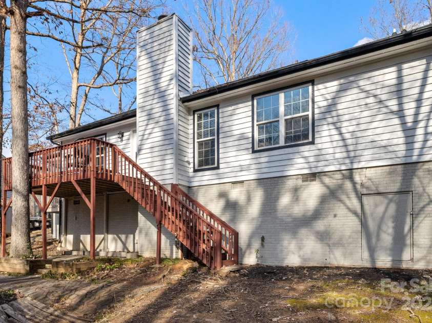 1919 Crooked Creek Drive, Charlotte, NC 28214.  MLS# CAR4210134, YatesRealty ID 9305. 