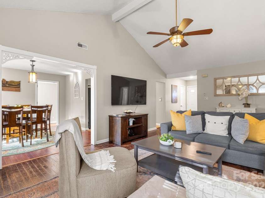 1919 Crooked Creek Drive, Charlotte, NC 28214.  MLS# CAR4210134, YatesRealty ID 9305. 