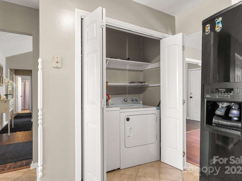 1919 Crooked Creek Drive, Charlotte, NC 28214.  MLS# CAR4210134, YatesRealty ID 9305. 