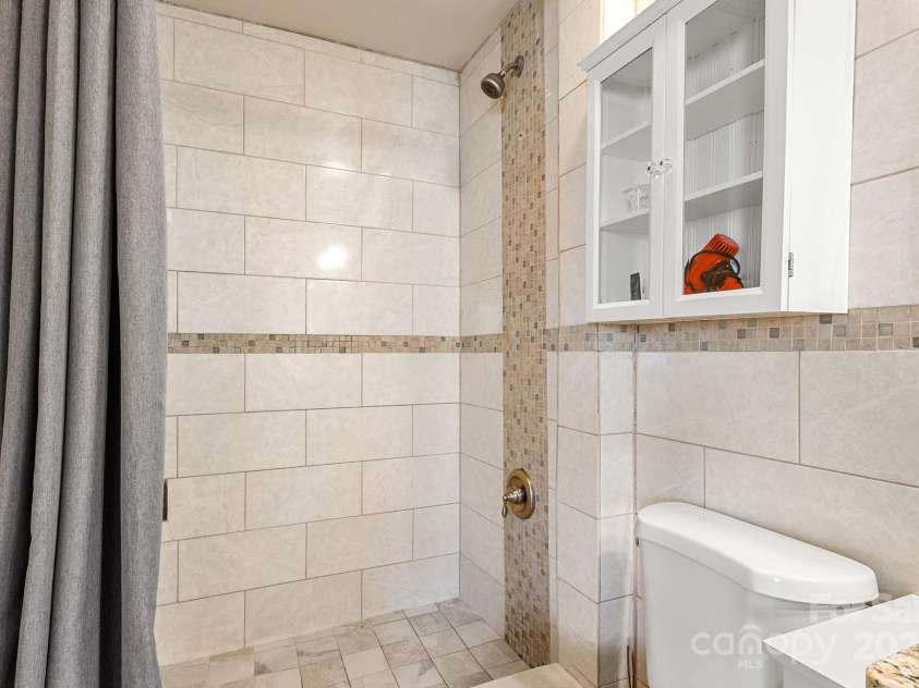 1919 Crooked Creek Drive, Charlotte, NC 28214.  MLS# CAR4210134, YatesRealty ID 9305. 