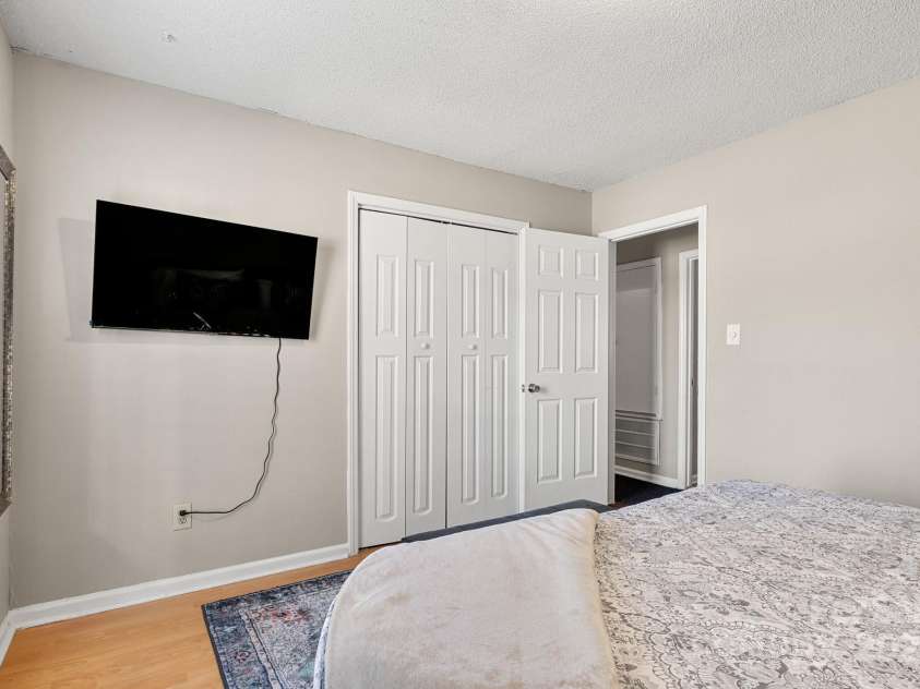 1919 Crooked Creek Drive, Charlotte, NC 28214.  MLS# CAR4210134, YatesRealty ID 9305. 